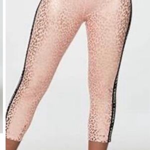 Zumba Fitness Pink Leopard Print Capris NWOT M